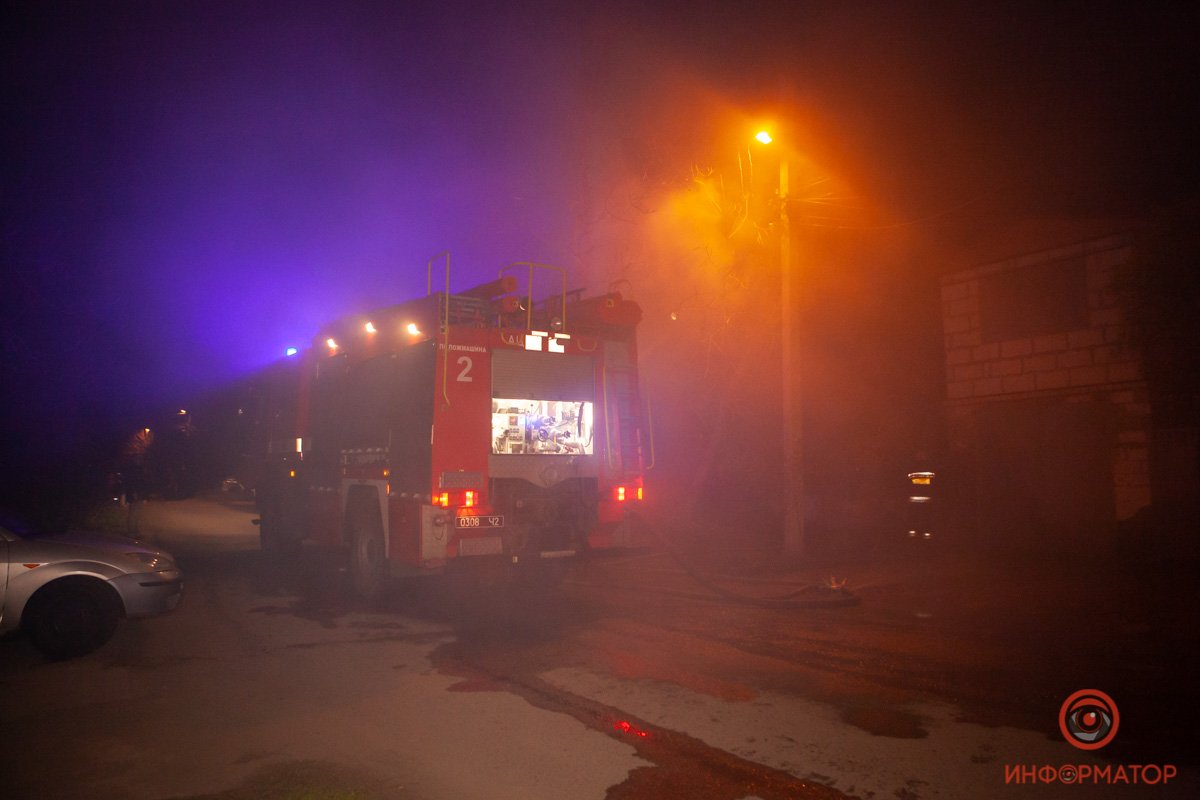 Из-за плотного дыма возле дома была очень плохая видимость Из-за плотного дыма возле дома была очень плохая видимость