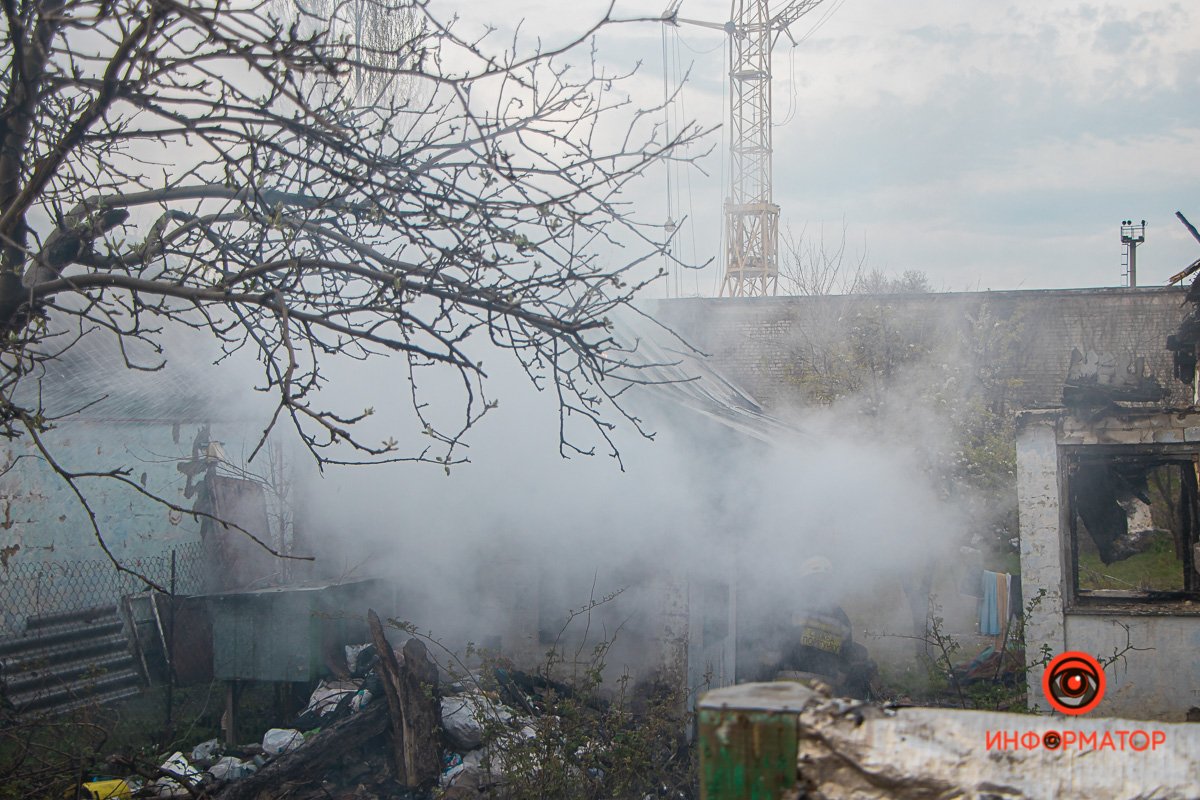 Пламя бушевало на площади около двадцати квадратных метров Пламя бушевало на площади около двадцати квадратных метров