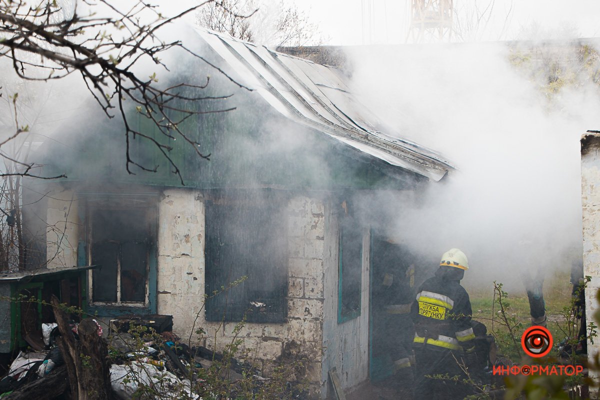 Ранее здесь горел пустующий дом Ранее здесь горел пустующий дом