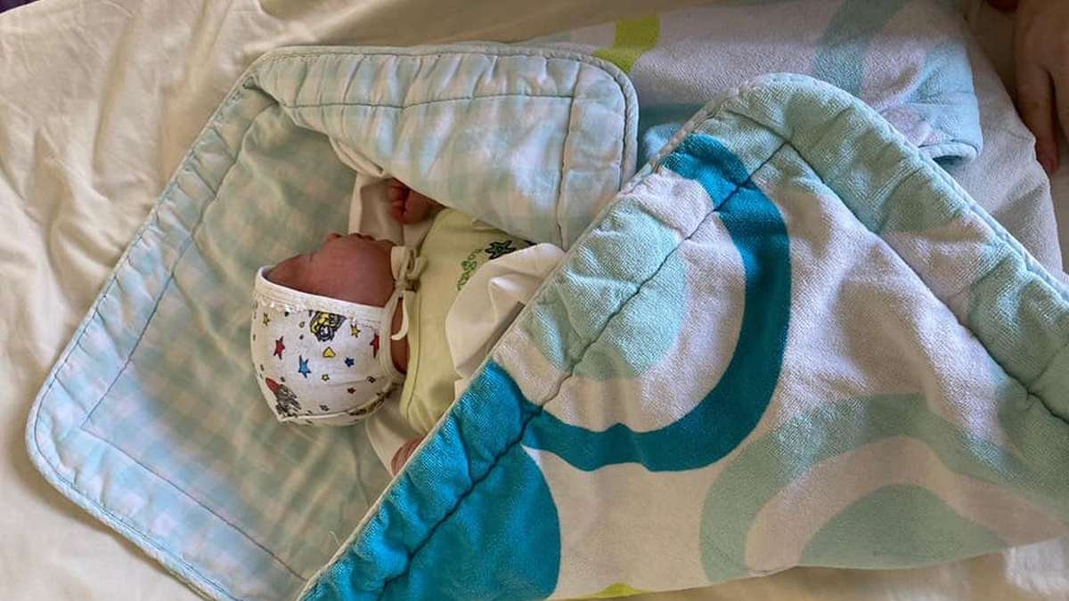 В больнице Мечникова женщина с пневмонией родила здоровую девочку