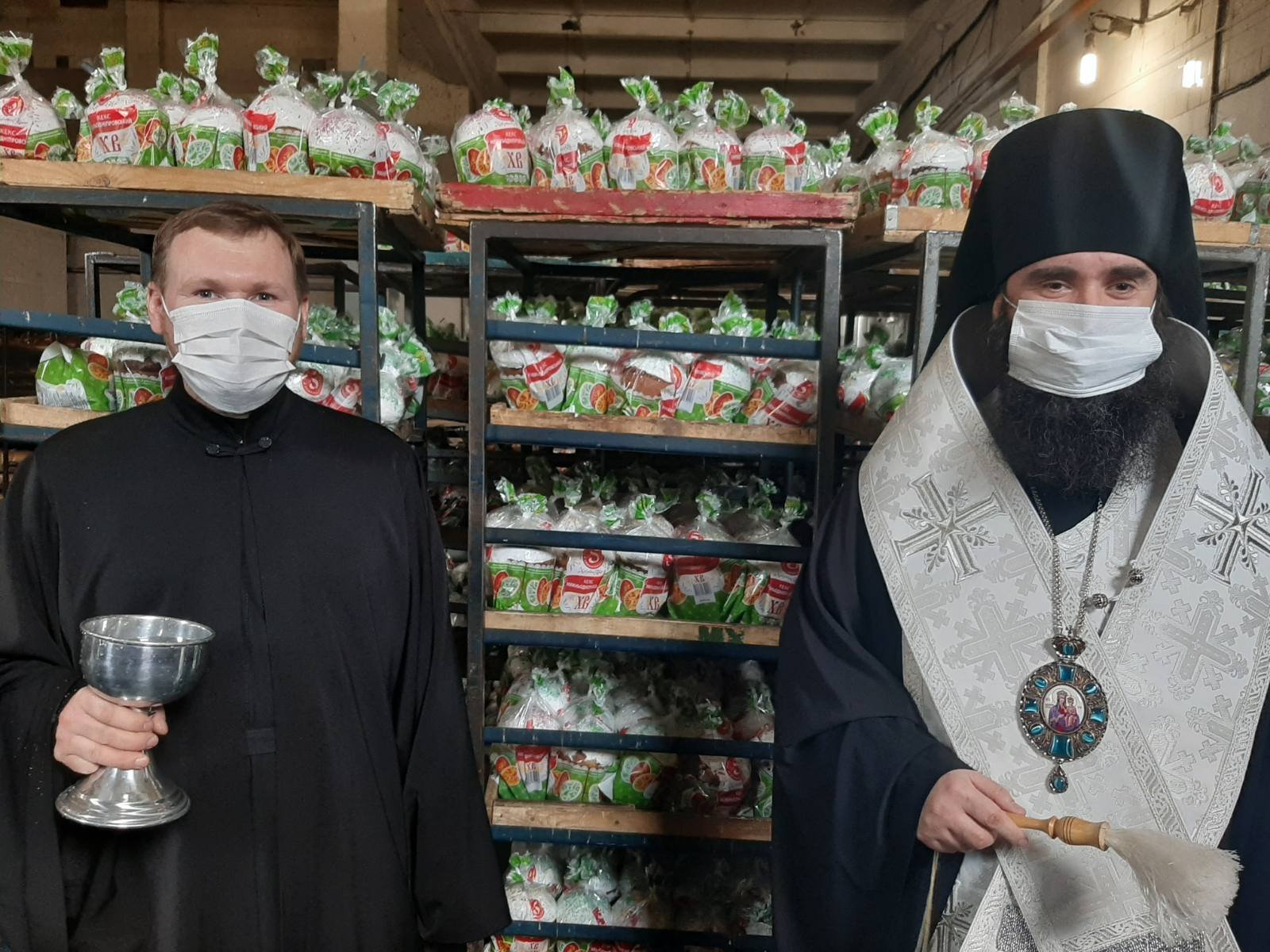 Освящение готовой продукции на хлебокомбинате