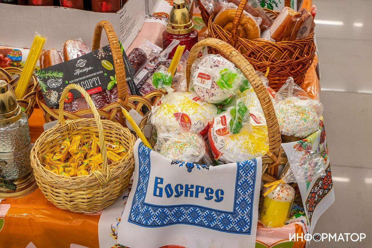 В супермаркетах Varus начали святить паски и другие продукты к празднику 1
