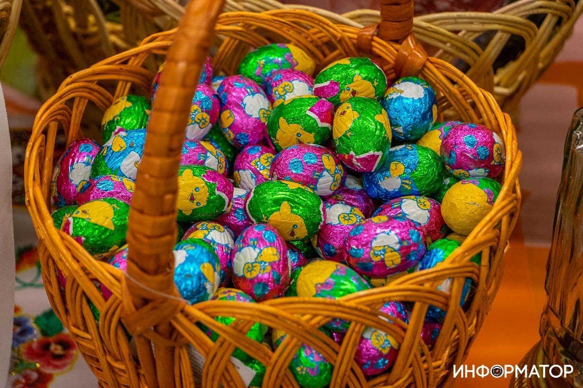 В супермаркетах Varus начали святить паски и другие продукты к празднику 6