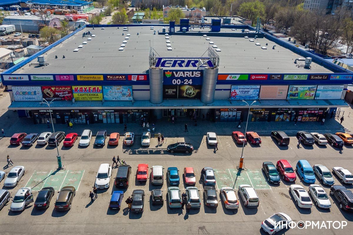 В супермаркетах Varus начали святить паски и другие продукты к празднику 7