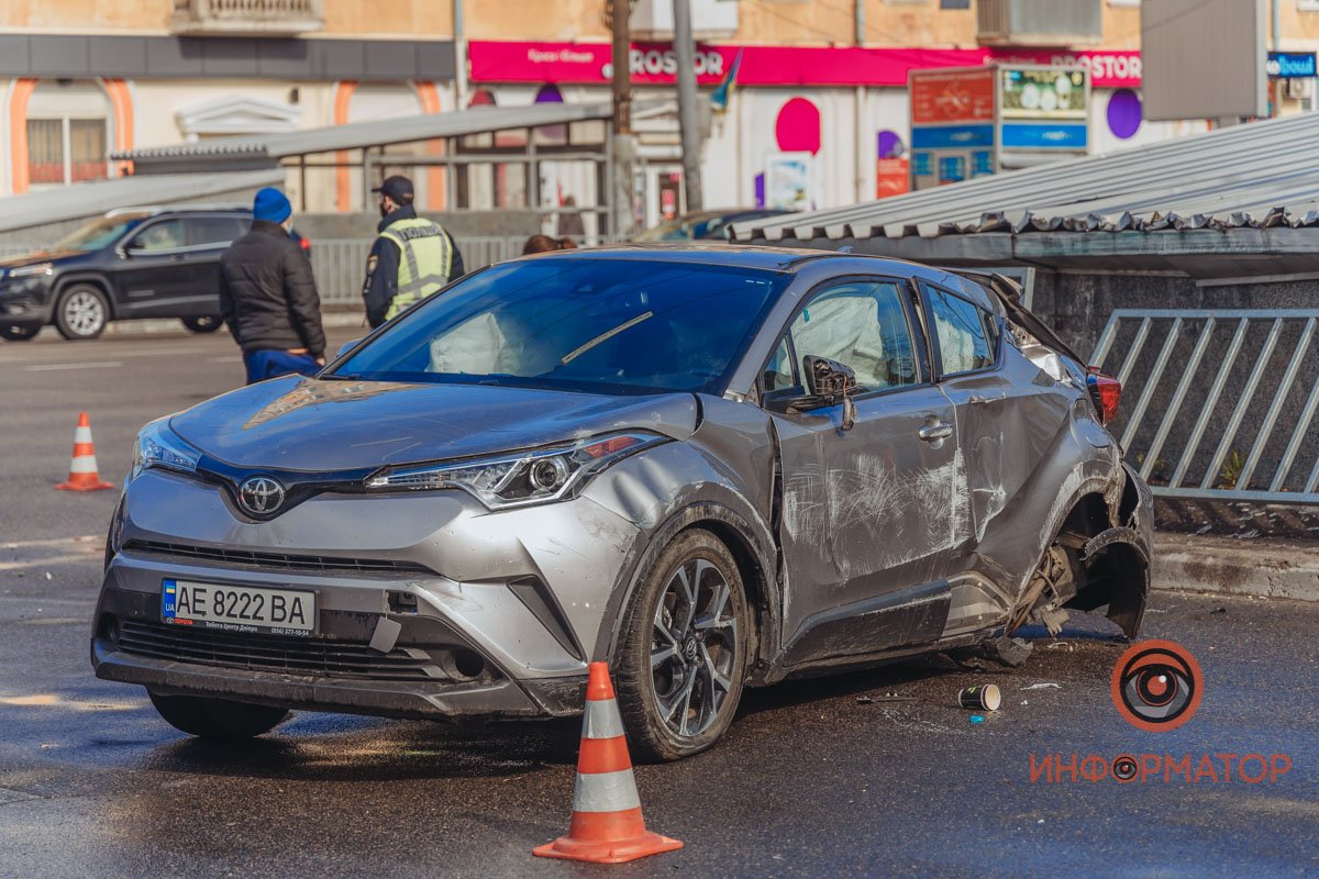 От удара влетела в ограждение