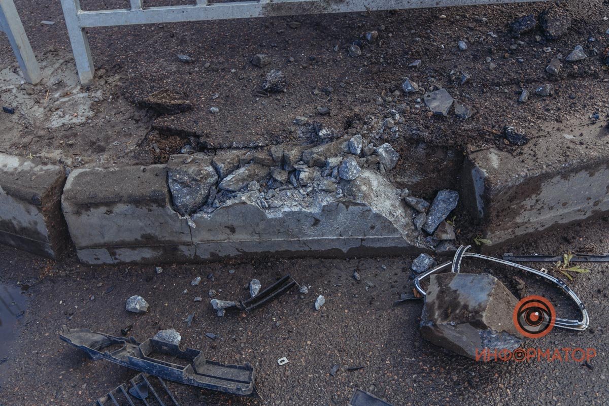 Поврежден бордюр