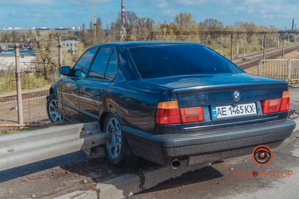 Вылетел на пешеходную часть