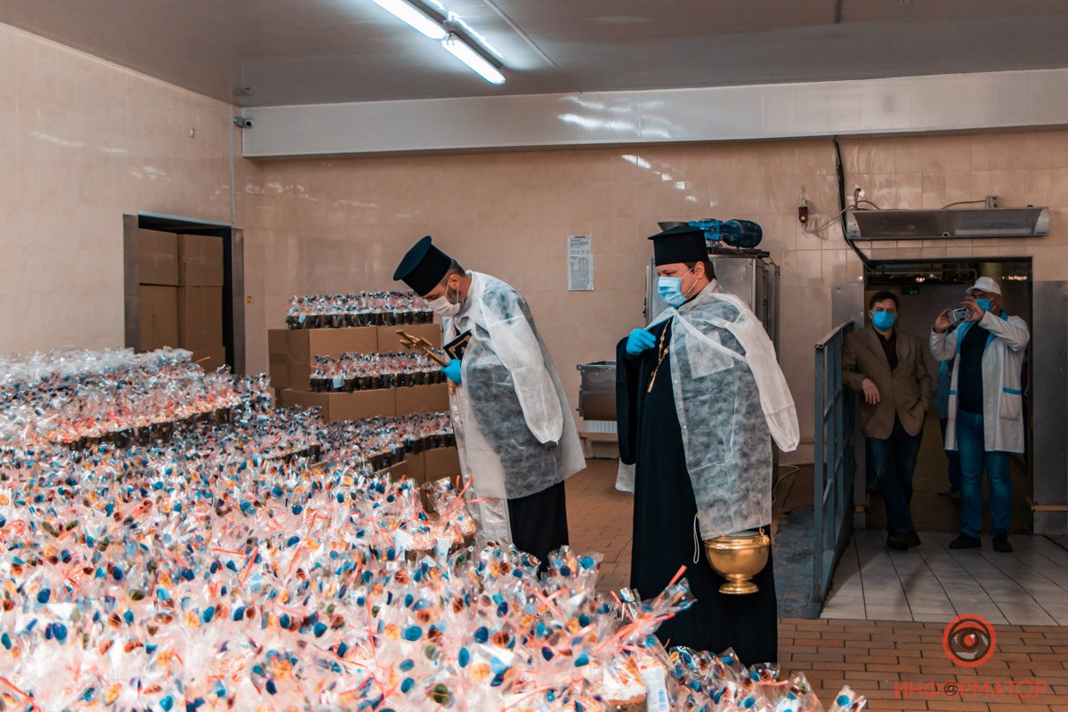 В супермаркетах АТБ появятся освященные пасхальные куличи 2