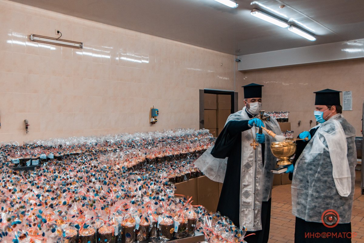 В супермаркетах АТБ появятся освященные пасхальные куличи 5