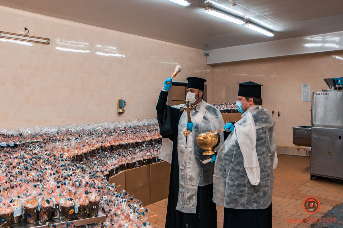 В супермаркетах АТБ появятся освященные пасхальные куличи 6