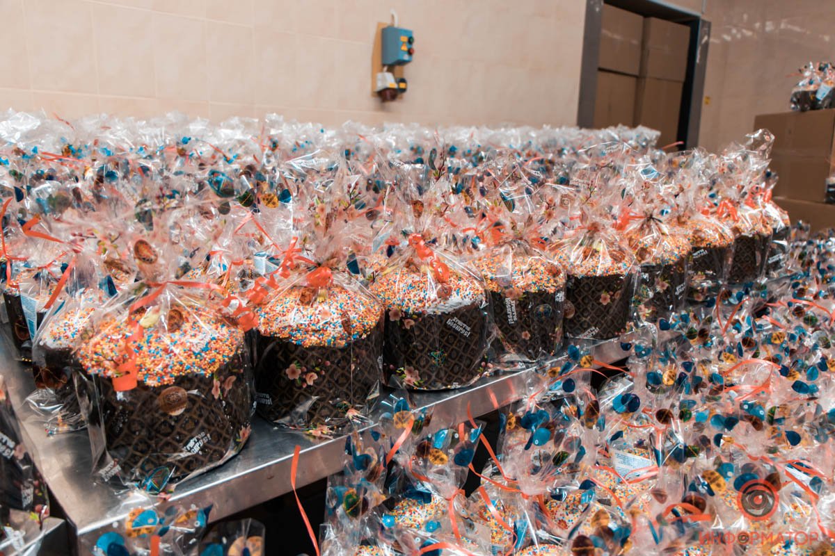 В супермаркетах АТБ появятся освященные пасхальные куличи 9