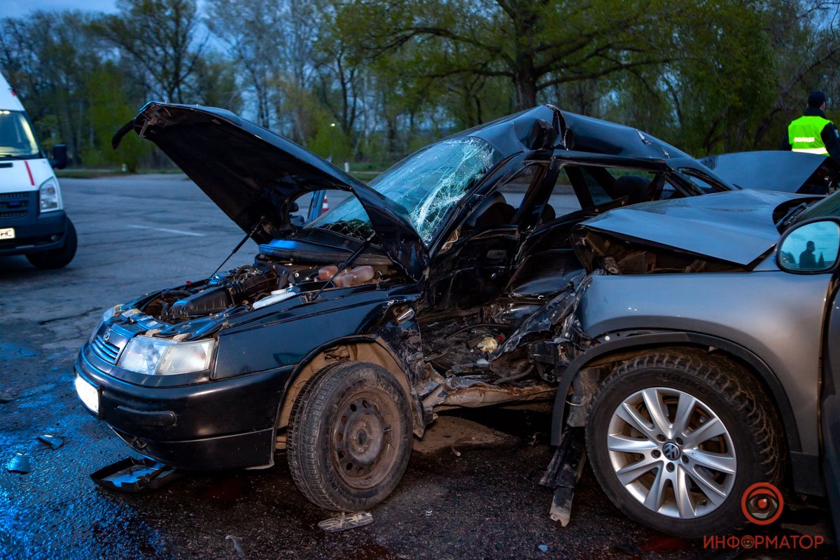 Удар пришелся на сторону водителя Удар пришелся на сторону водителя