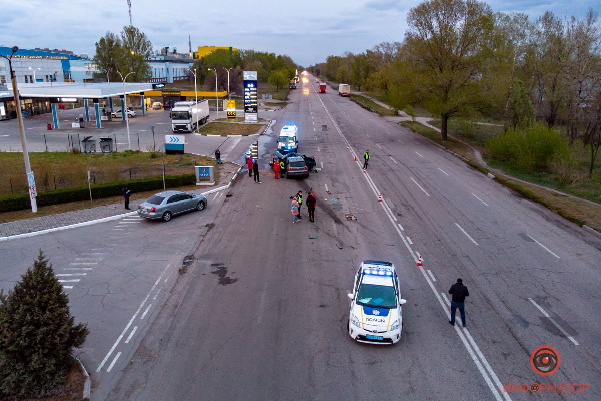 Объезжать место аварии приходится по встречной полосе движения (по направлению к кольцу) Объезжать место аварии приходится по встречной полосе движения (по направлению к кольцу)
