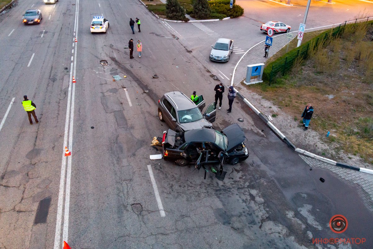 Помимо водителя, в салоне ВАЗа находились две женщины Помимо водителя, в салоне ВАЗа находились две женщины