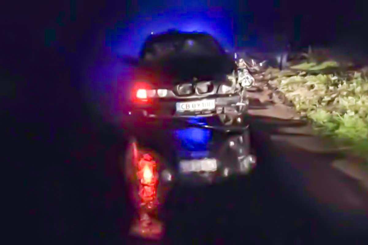 Мотоцикл и BMW столкнулись лоб в лоб