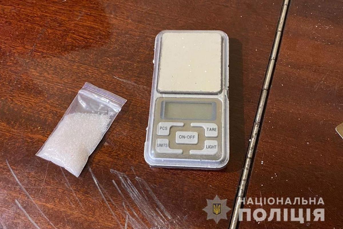 Помимо наркотиков, у женщины нашли все необходимое для производства оборудование