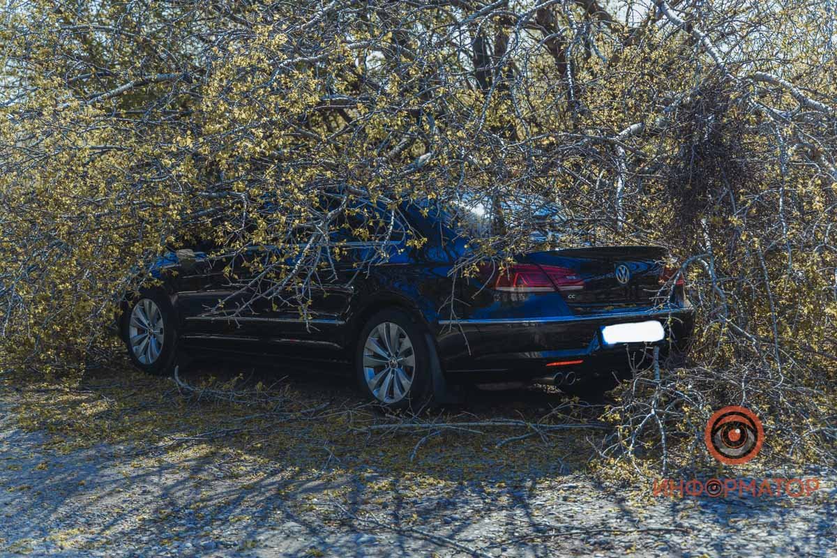 Повреждения Volkswagen не столь значительные по сравнению с Chevrolet