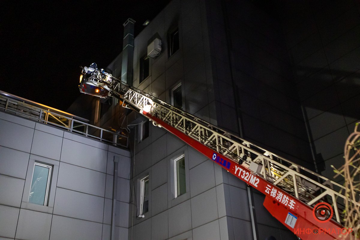 Пожар возник на четвертом этаже Пожар возник на четвертом этаже