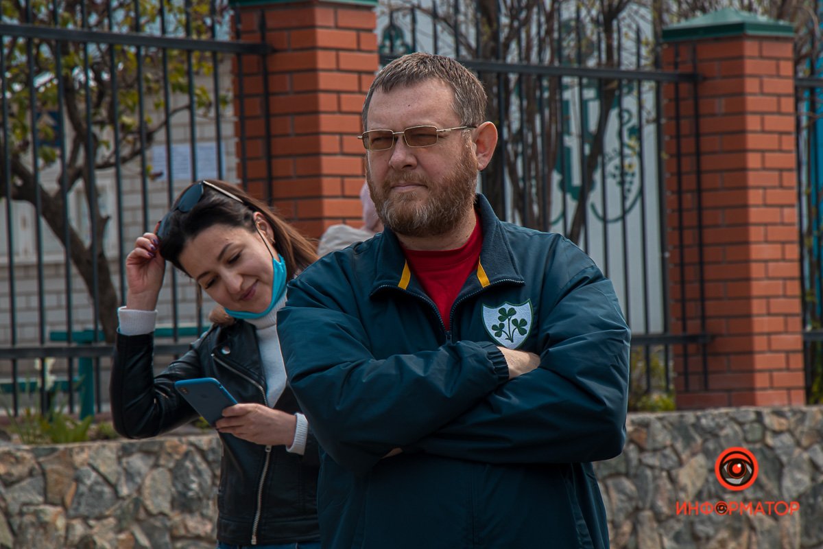 Интересно, что все ведущие были без масок