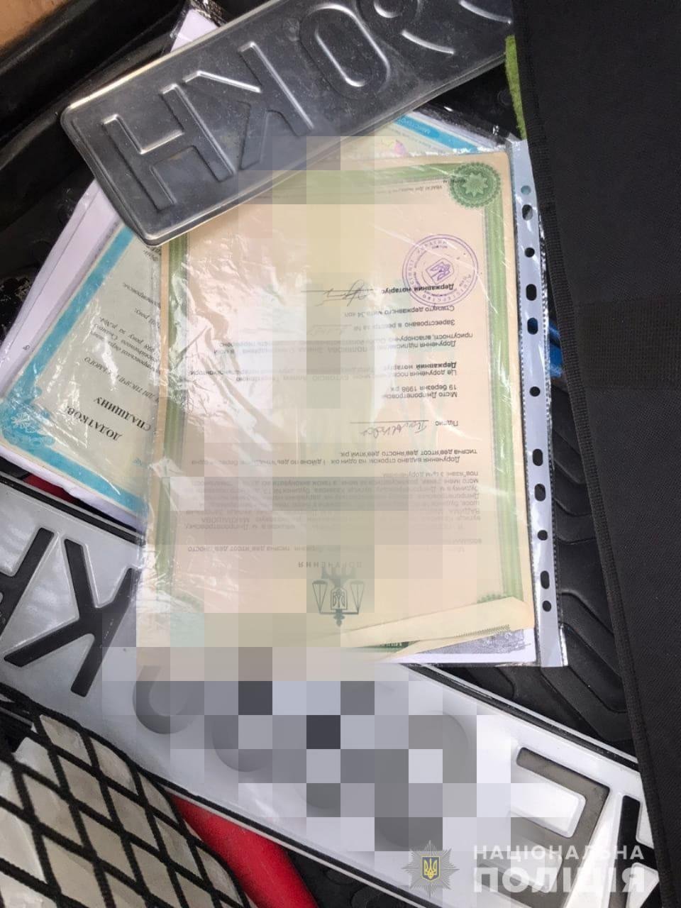 В Днепре двое мужчин ворвались в дом к пенсионерке и украли документы на жилье 1