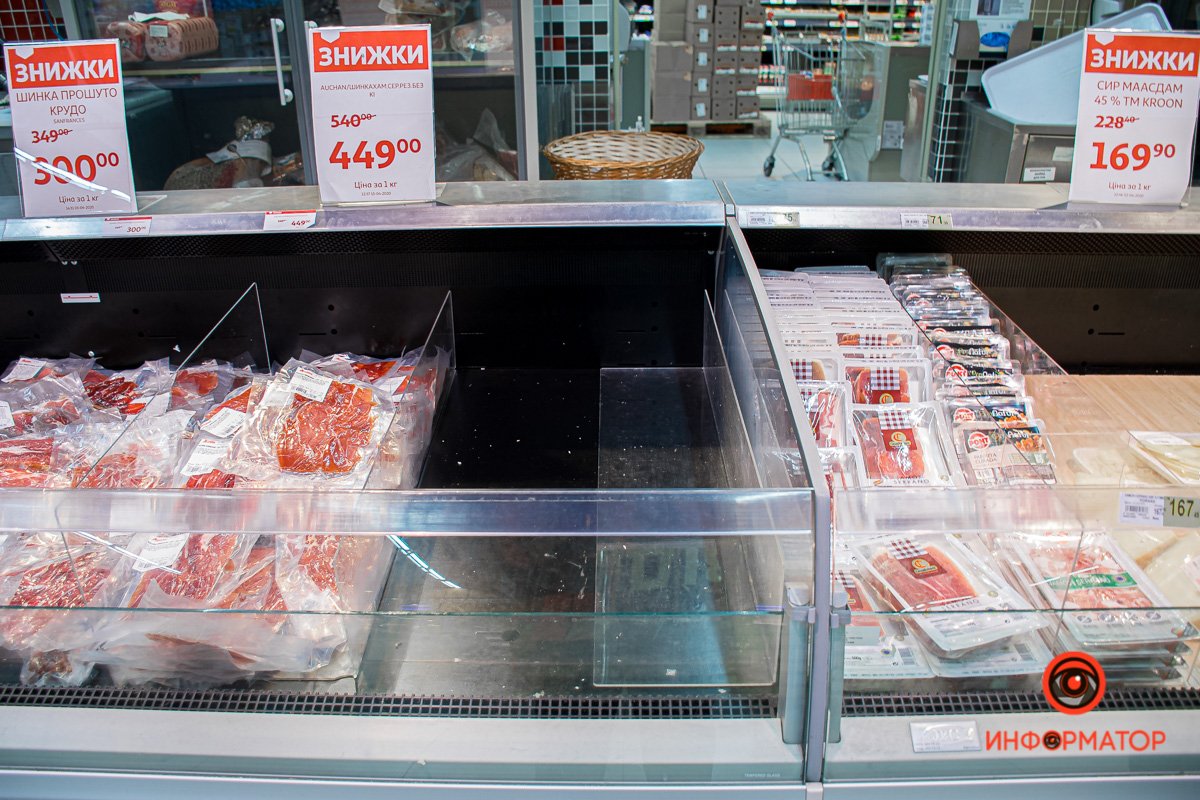 В супермаркетах рассказали, что многие скупали мясо в больших количествах