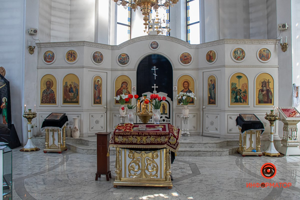 В храме никого не было В храме никого не было