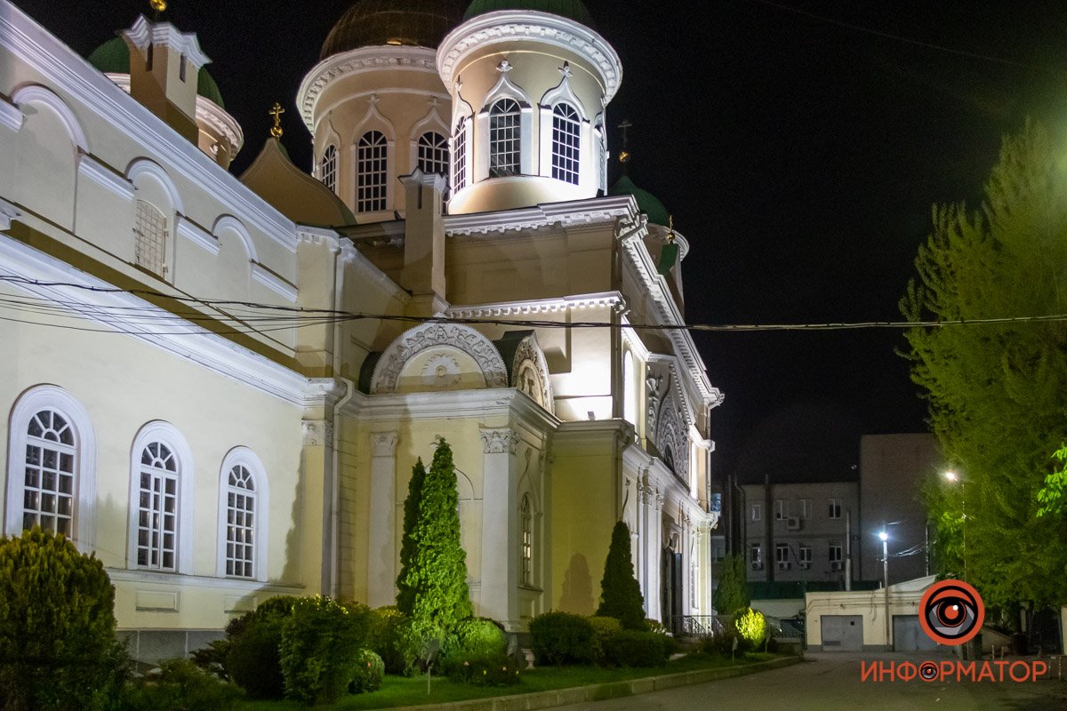 Во двор никого не пускают