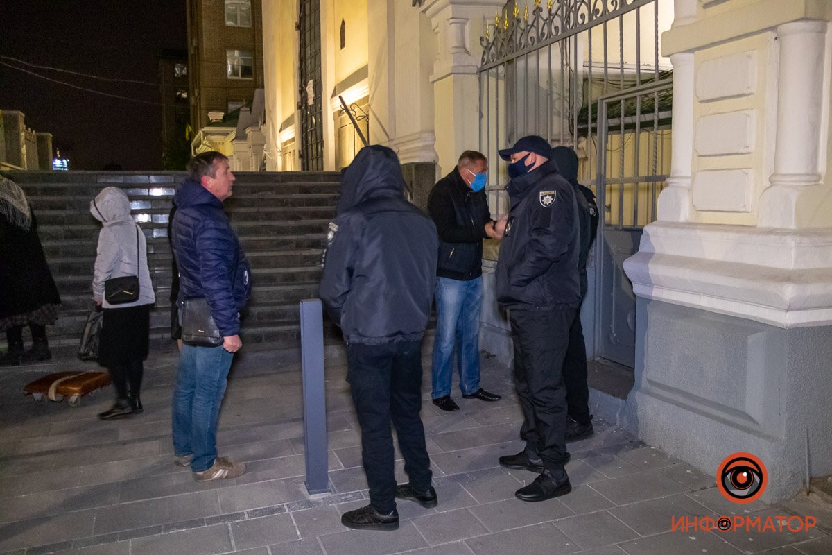 Не все пришли в масках