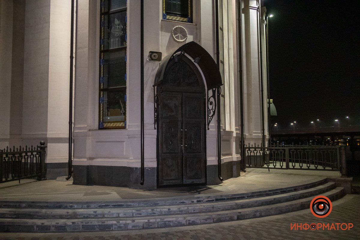 Двери его закрыты