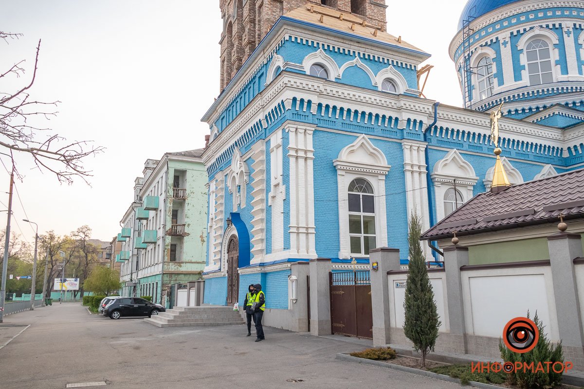 Двери храмов закрыты