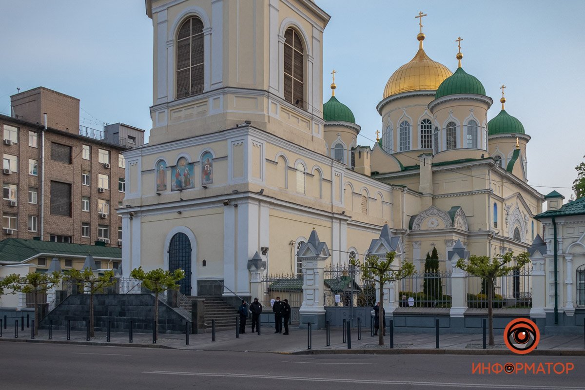 Возле собора преимущественно сотрудники полиции
