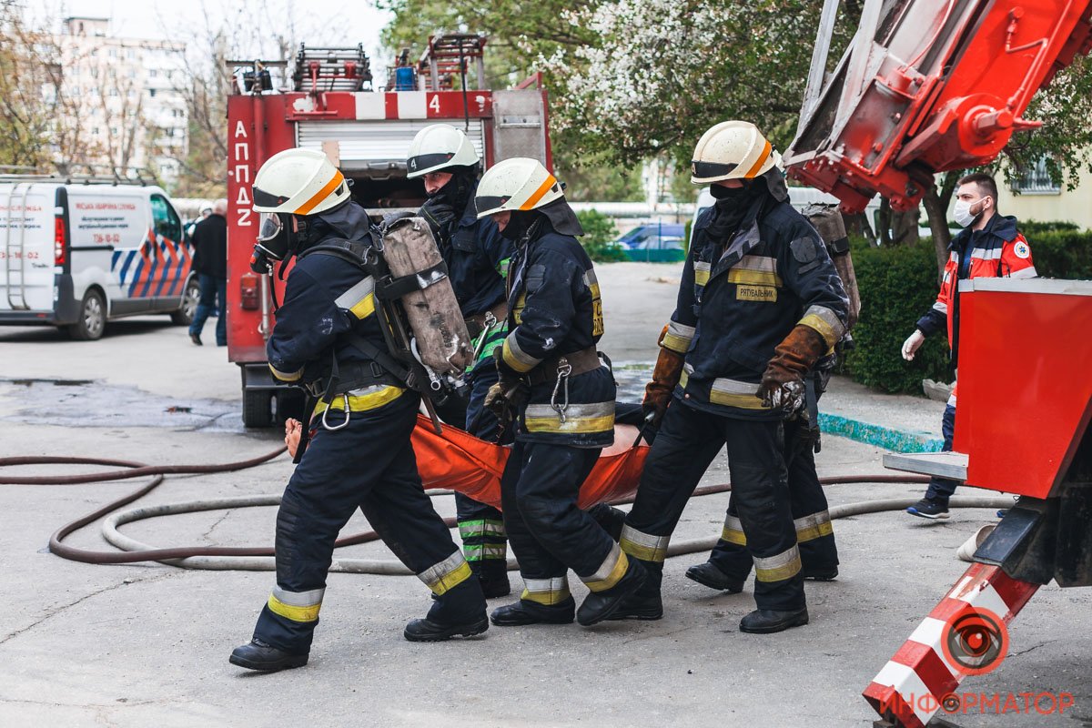 Когда спасатели зашли в квартиру, то увидели лежащего на полу мужчину Когда спасатели зашли в квартиру, то увидели лежащего на полу мужчину