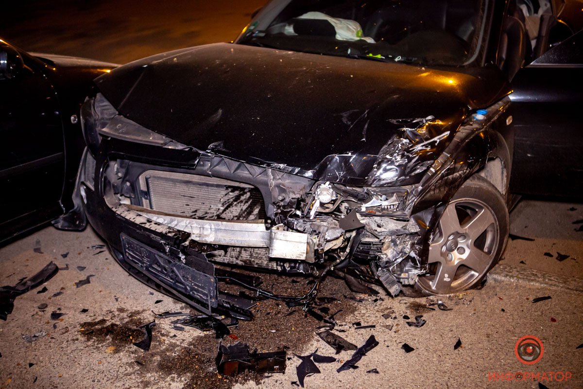 Разбитый бампер Audi