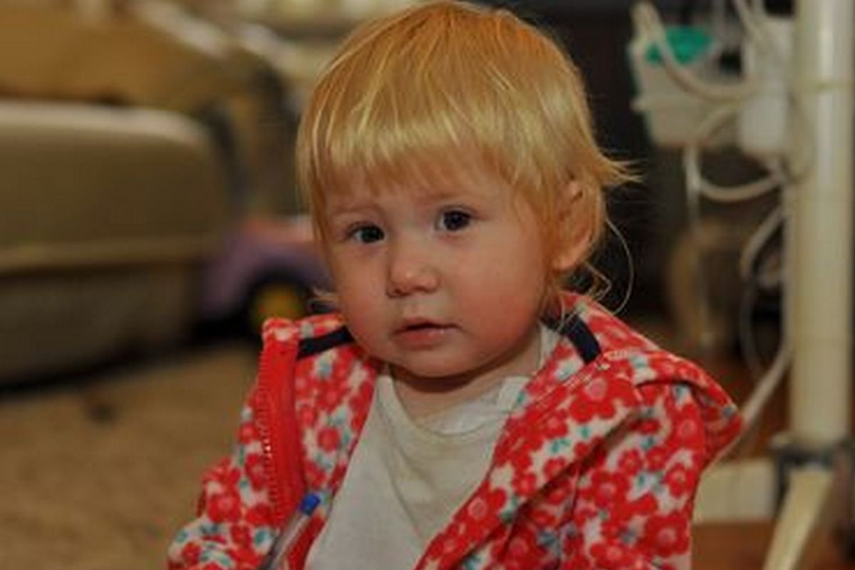 Света почти не может есть самостоятельно