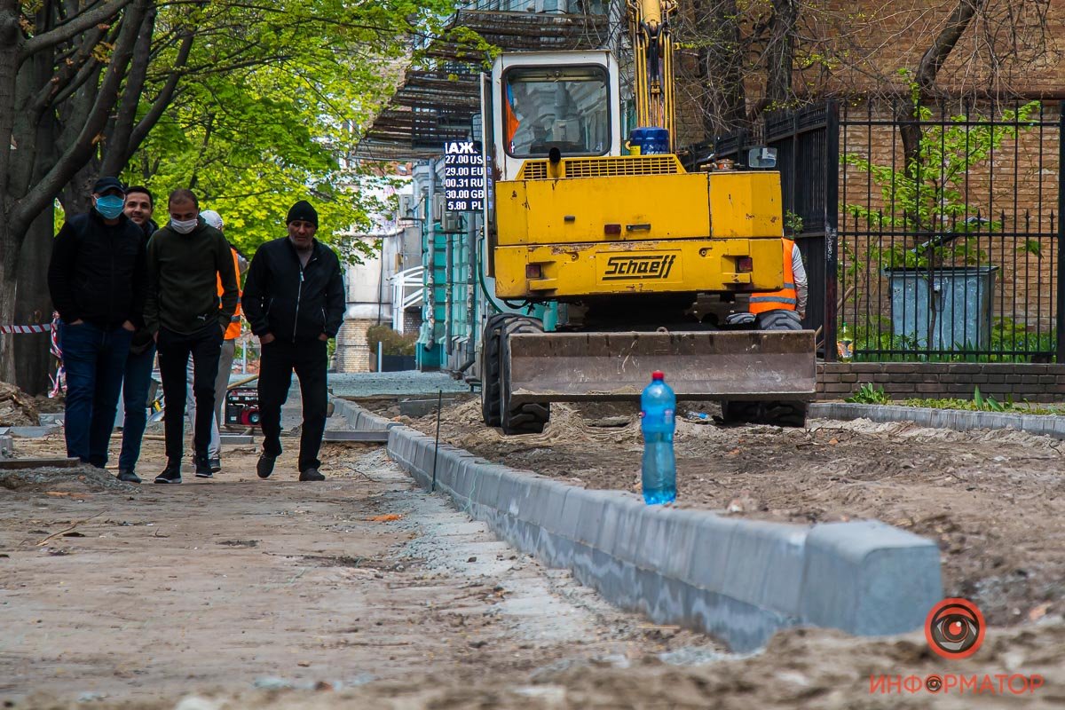 Если бы парковку делали параллельной, то «карман» занимал бы в два раза меньше места Если бы парковку делали параллельной, то «карман» занимал бы в два раза меньше места