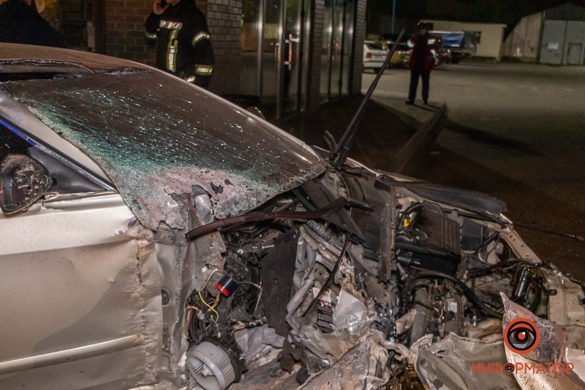 Переднюю часть авто буквально смяло Переднюю часть авто буквально смяло