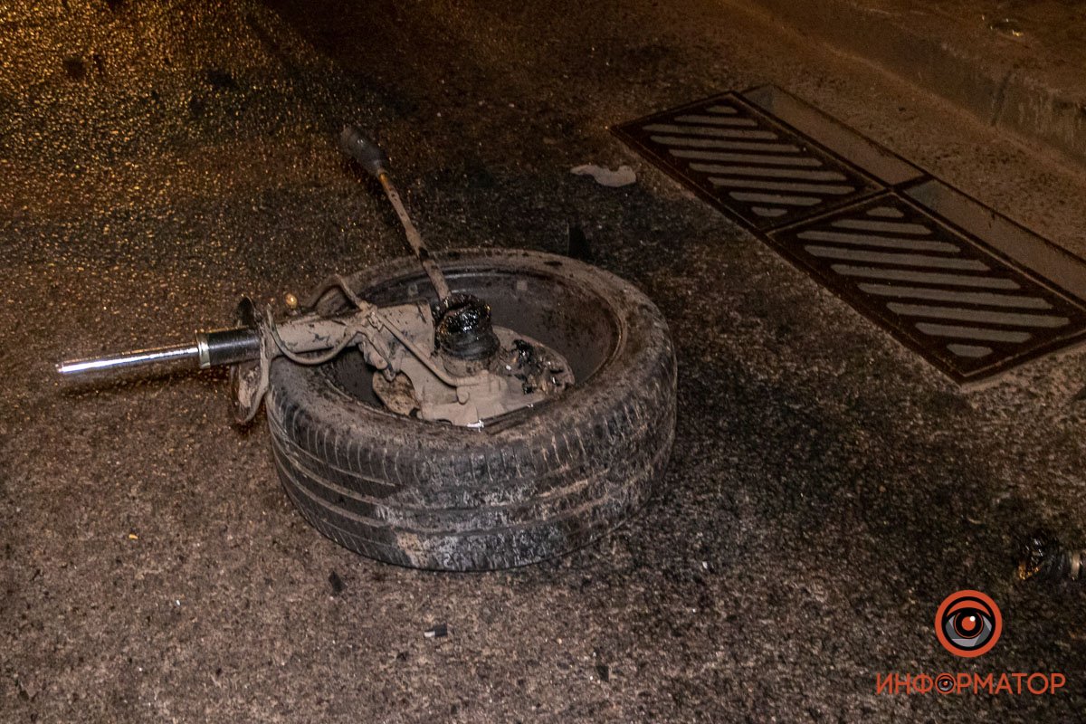 У машины отлетело колесо У машины отлетело колесо