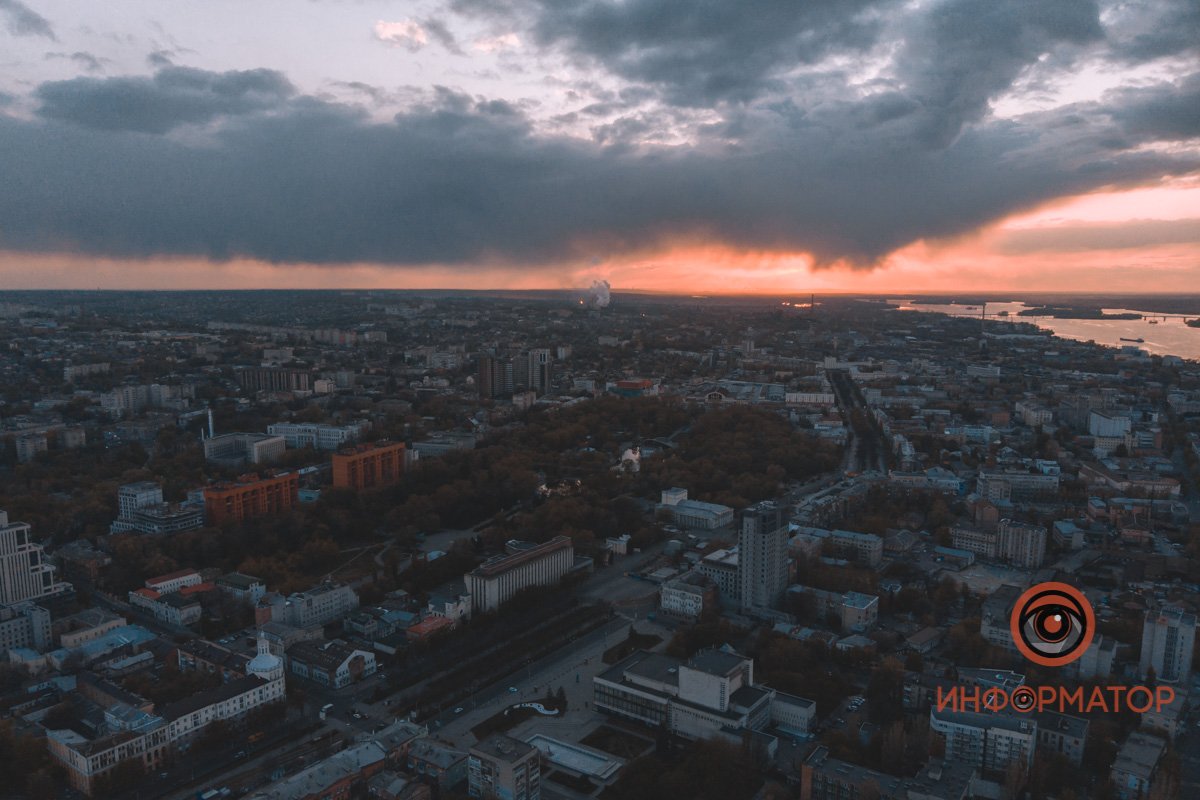 Ты целуешь меня И весна наступает