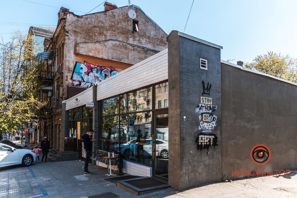 Найти "пасхалку" можно на улице Сечевых Стрельцов (бывшая Артема)