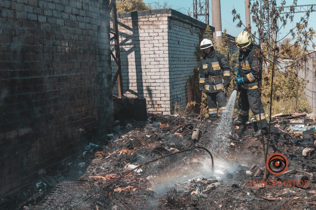 На борьбу с огнем у спасателей ушло около получаса