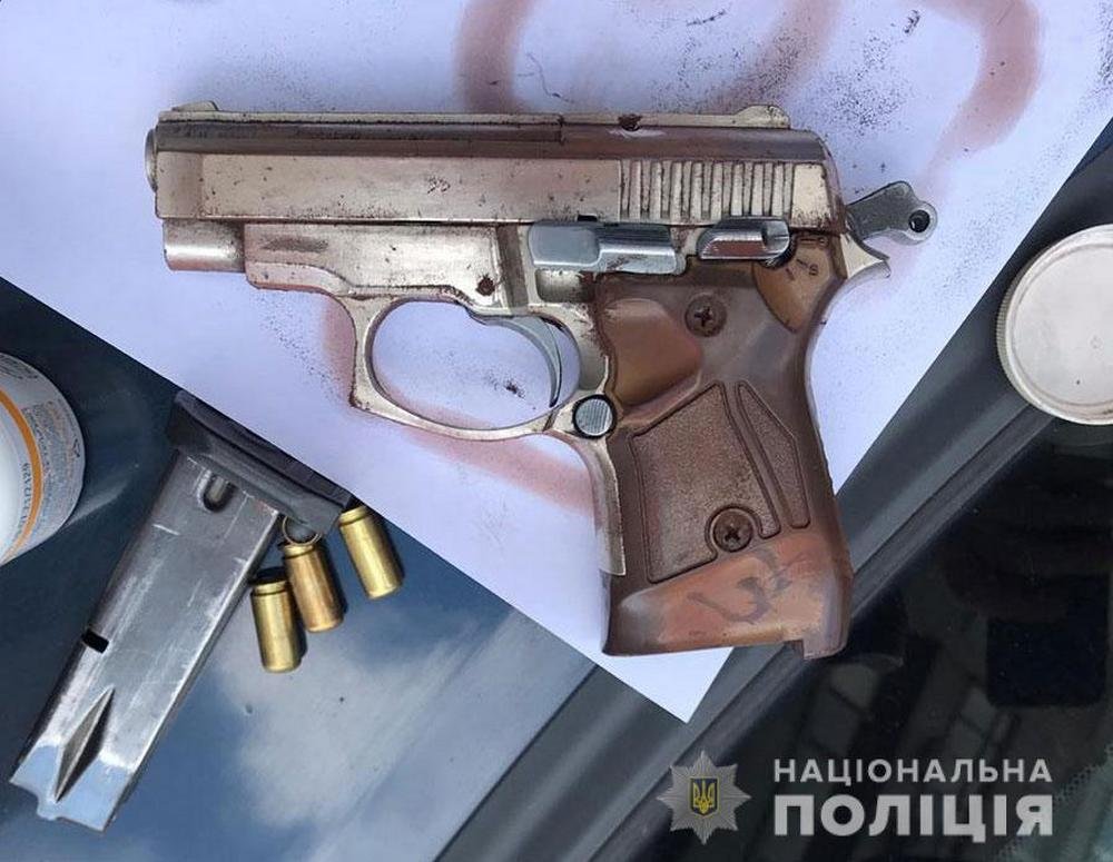 Во время обыском правоохранители изъяли пистолет, патроны и гранату Во время обыском правоохранители изъяли пистолет, патроны и гранату