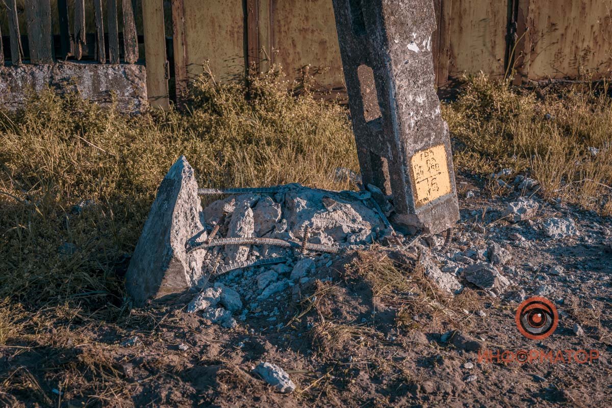 Toyota снесла электроопору Toyota снесла электроопору