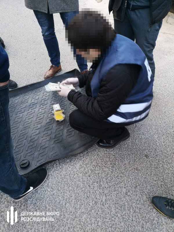 За злоупотребление влиянием мужчина может получить от 3 до 8 лет лишения свободы с конфискацией имущества