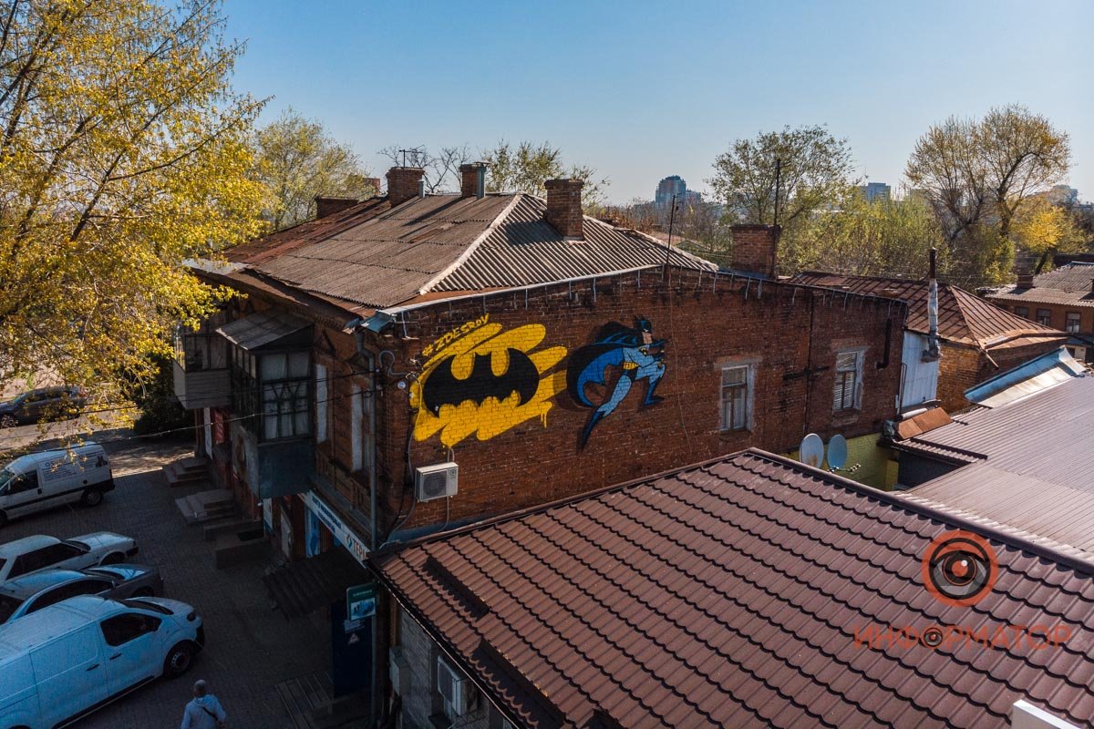 Найти граффити можно на улице Сечевых Стрельцов