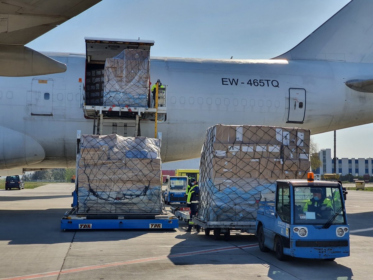 ИНТЕРПАЙП доставил из Китая крупную партию средств индивидуальной защиты для медиков на 36 млн гривен 3