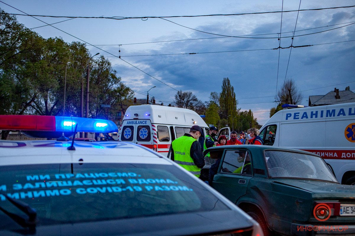 На место приехали две бригады скорой помощи