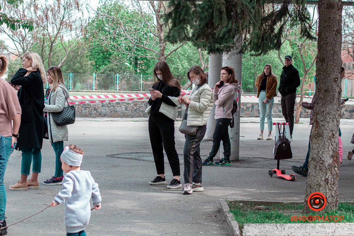 Кто-то в масках, кто-то - нет