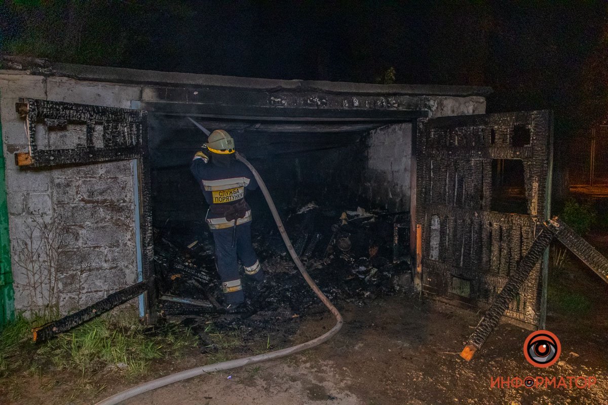 Огонь сильно повредил здание изнутри Огонь сильно повредил здание изнутри