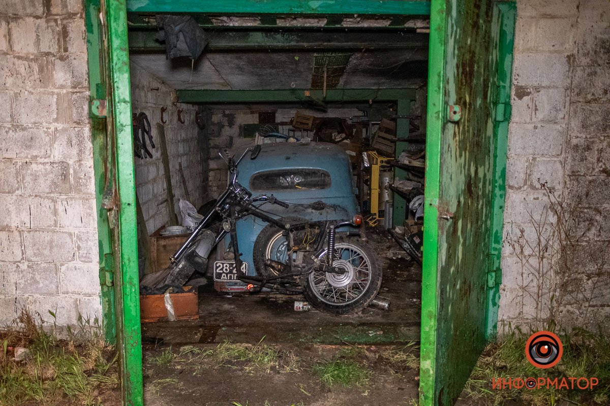 Пламя едва не перешло на соседний гараж Пламя едва не перешло на соседний гараж