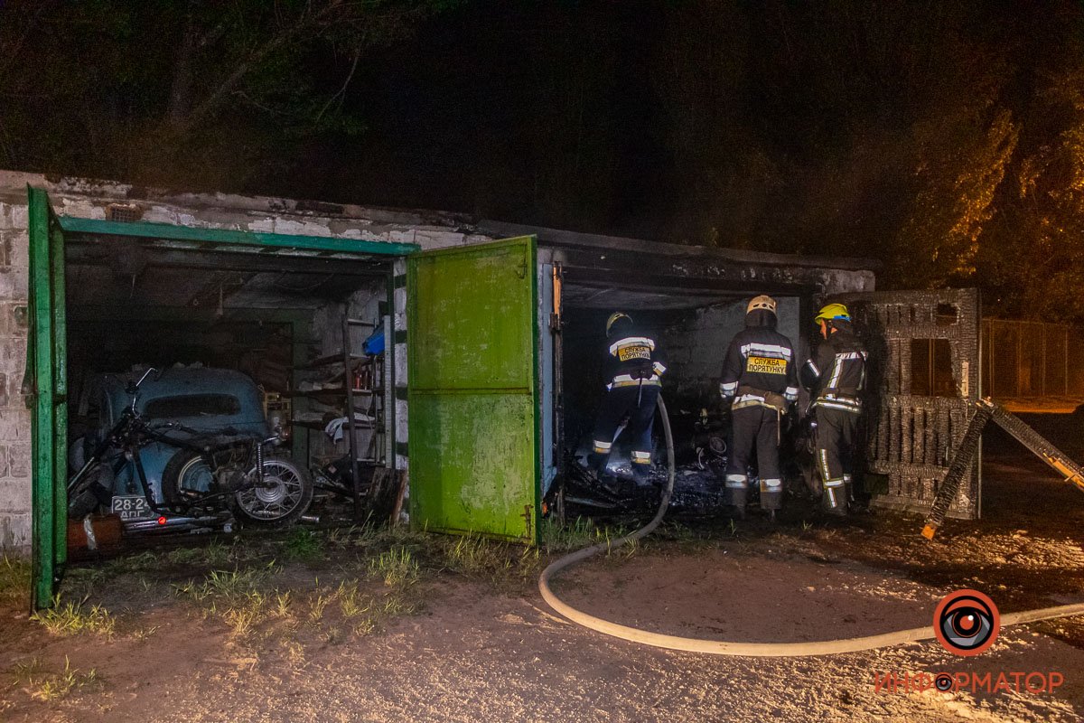 На место прибыли спасатели и сотрудники полиции На место прибыли спасатели и сотрудники полиции